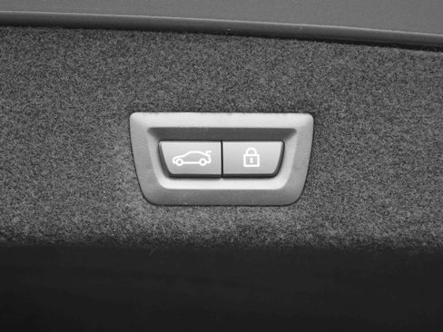 Used 2019 BMW 740i w/ Executive Package image 41