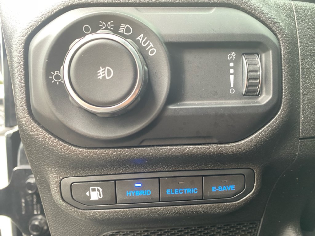 Used 2023 Jeep Wrangler Unlimited Sahara AWD/4WD image 23