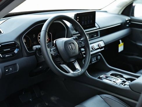 New 2025 Honda Pilot Touring image 24