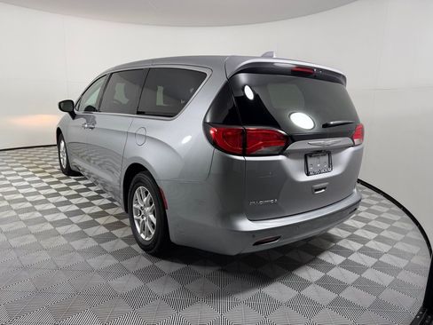 Used 2017 Chrysler Pacifica Touring FWD image 7