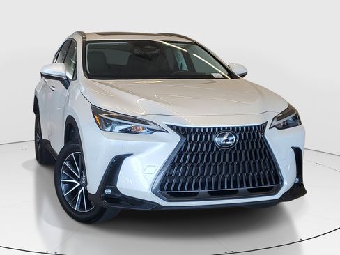 Used 2024 Lexus NX 250 FWD image 2