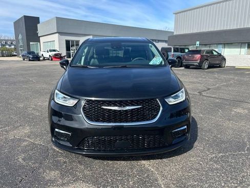 Used 2023 Chrysler Pacifica Touring-L AWD/4WD image 6