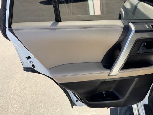 Used 2015 Toyota 4Runner Limited AWD/4WD image 18