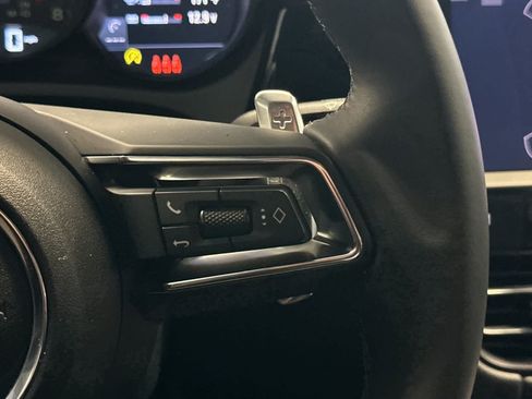 Certified 2025 Porsche Macan AWD/4WD image 27