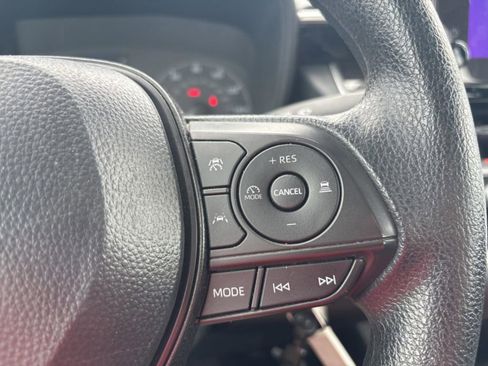 Used 2025 Toyota Corolla LE FWD image 13