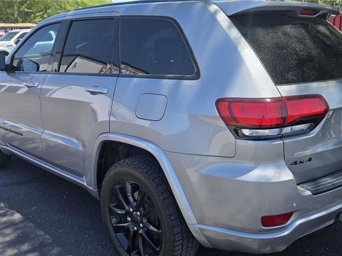 Used 2019 Jeep Grand Cherokee Altitude AWD/4WD image 7
