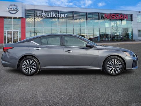 Certified 2024 Nissan Altima 2.5 SV w/ SV Premium Package image 7