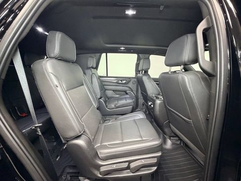 Used 2022 GMC Yukon Denali w/ Denali Premium Package AWD/4WD image 9