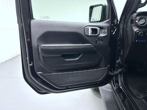 Used 2024 Jeep Wrangler Unlimited Sahara w/ Technology Group image 9