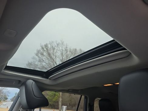 Used 2023 Toyota Highlander XLE image 24