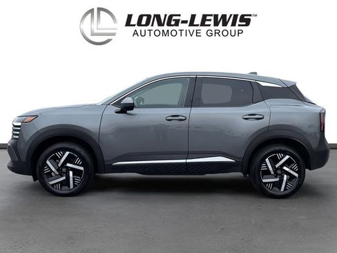 Used 2025 Nissan Kicks SV image 2