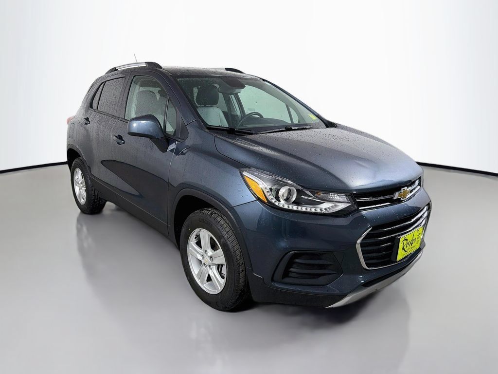 Used 2022 Chevrolet Trax LT w/ Premium Seat Package AWD/4WD image 4
