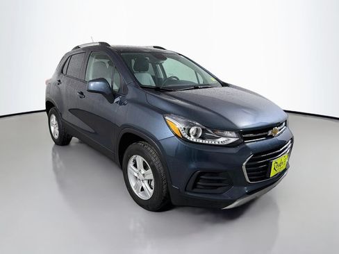 Used 2022 Chevrolet Trax LT w/ Premium Seat Package AWD/4WD image 4