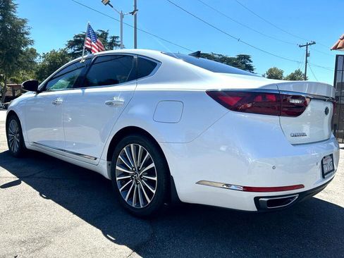 Used 2017 Kia Cadenza Premium w/ Luxury Package image 5
