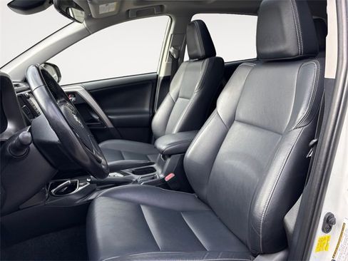 Used 2018 Toyota RAV4 Limited image 9