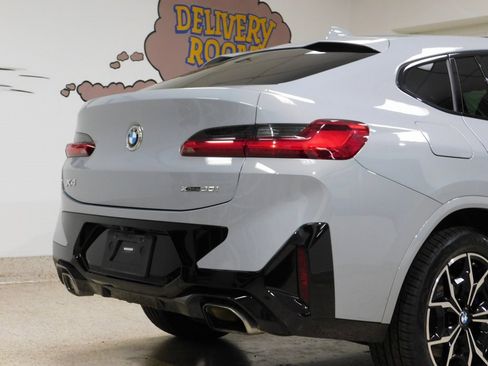 Used 2023 BMW X4 xDrive30i image 92