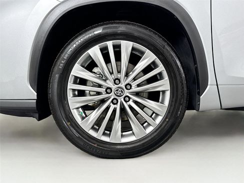 Used 2023 Toyota Highlander Platinum FWD image 48