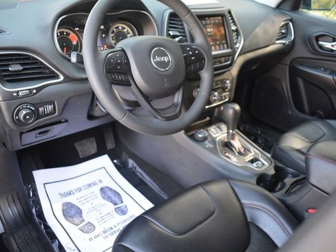 Used 2022 Jeep Cherokee Trailhawk AWD/4WD image 10