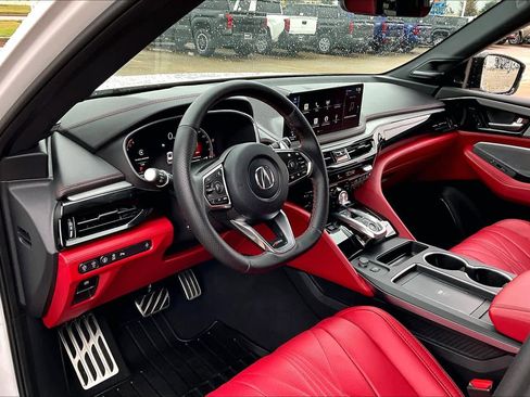 Used 2025 Acura MDX A-Spec image 17