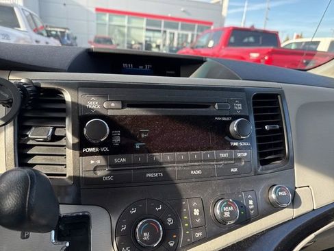 Used 2012 Toyota Sienna LE image 10