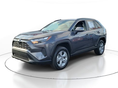 Used 2025 Toyota RAV4 XLE image 2
