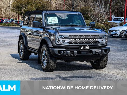 Used 2025 Ford Bronco Badlands image 4