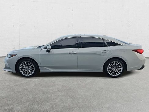 Used 2022 Toyota Avalon Limited image 8