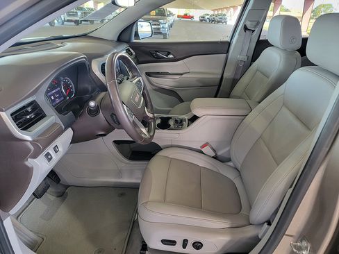 Used 2022 GMC Acadia SLT w/ Preferred Package FWD image 2