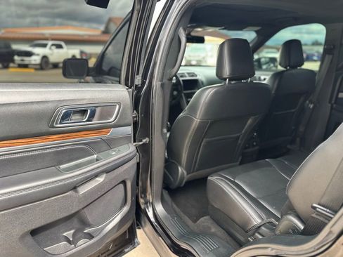 Used 2019 Ford Explorer Limited w/ Class III Trailer Tow Package image 13