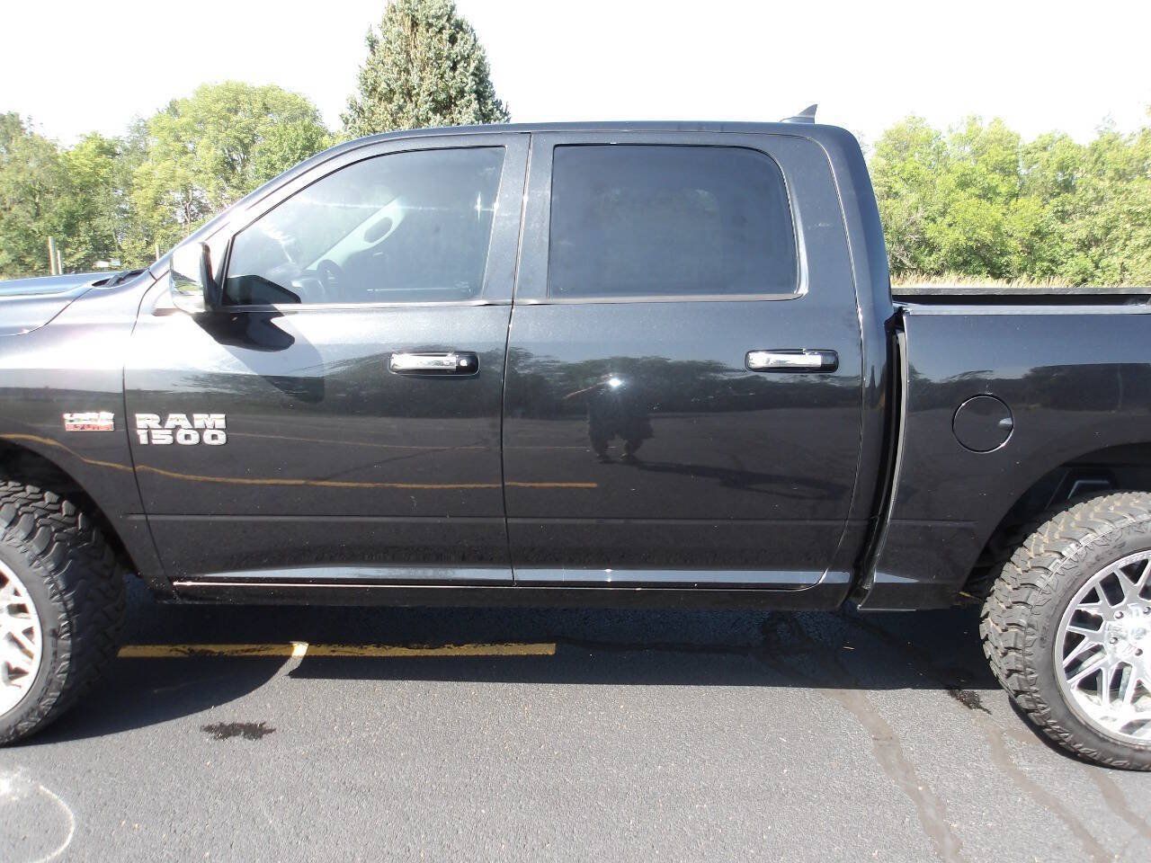 Used 2016 RAM 1500 Laramie w/ Convenience Group AWD/4WD image 40