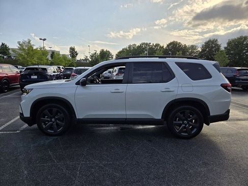 Used 2025 Honda Pilot Sport image 9