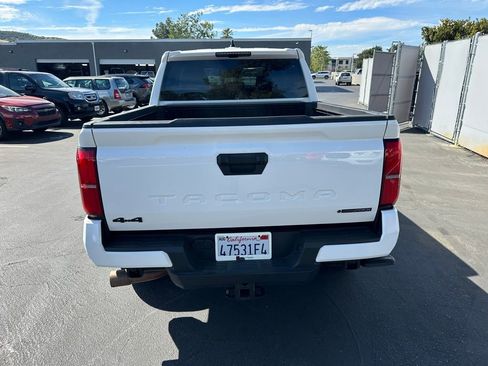 Used 2025 Toyota Tacoma TRD Off-Road image 3