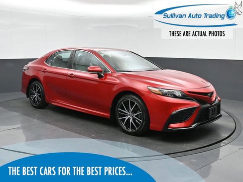 Used 2023 Toyota Camry SE image 1