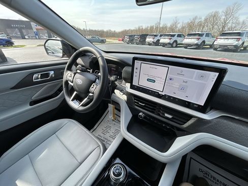 New 2026 Ford Explorer Platinum image 11