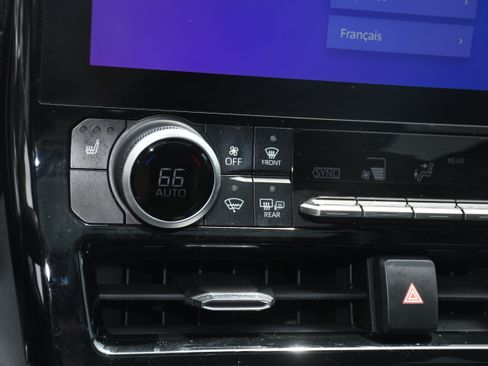 Used 2023 Toyota Highlander XLE FWD image 15