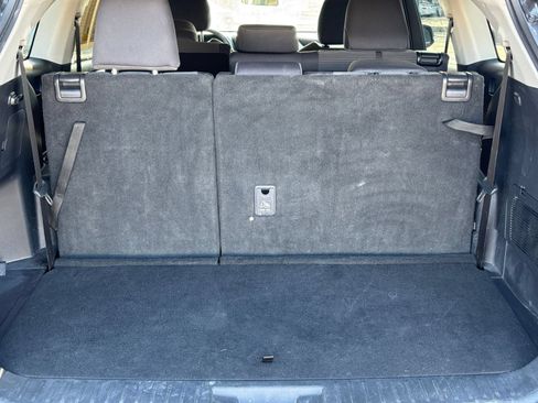 Used 2025 Toyota Highlander LE FWD image 30