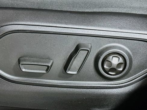 Used 2023 Jeep Grand Cherokee 4WD 4xe image 17