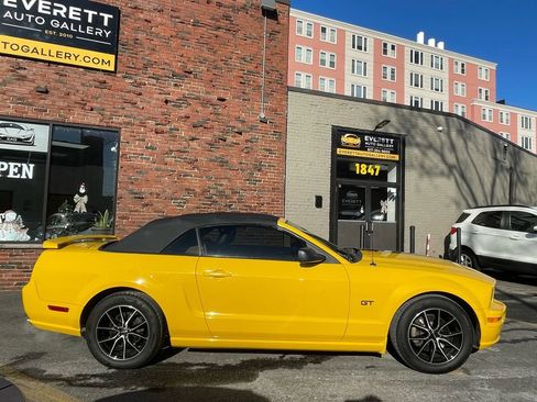 Used 2005 Ford Mustang GT Premium image 4