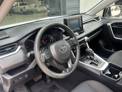 Used 2021 Toyota RAV4 LE FWD image 12