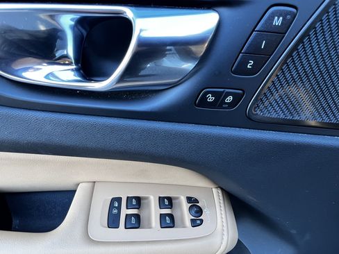 Used 2023 Volvo XC60 B5 Ultimate w/ Climate Package image 14