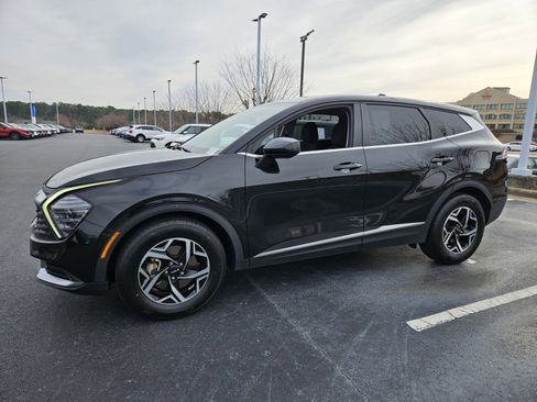 Used 2024 Kia Sportage LX image 3