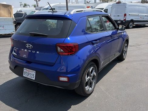 Used 2025 Hyundai Venue SEL image 6