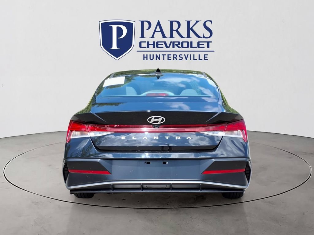 Used 2025 Hyundai Elantra SEL FWD image 31