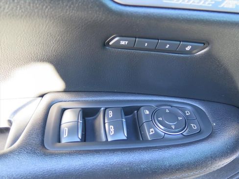 Used 2025 Cadillac XT5 Premium Luxury image 10