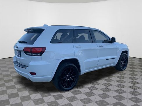 Used 2018 Jeep Grand Cherokee Altitude image 10