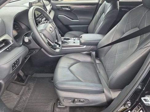 Certified 2026 Toyota Highlander Platinum AWD/4WD image 9