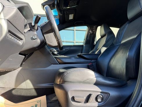 Used 2021 Toyota Venza XLE w/ Softex Package image 11