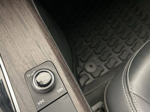 Used 2023 Audi Q5 Premium w/ Convenience Package image 28