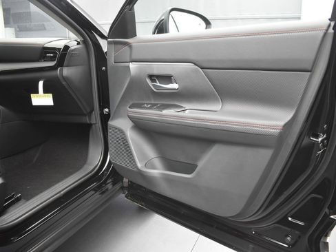 New 2026 Nissan Kicks SR FWD image 26