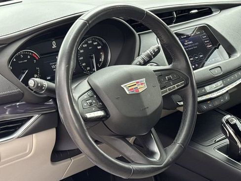 Certified 2023 Cadillac XT4 Luxury w/ Cold Weather Package image 18